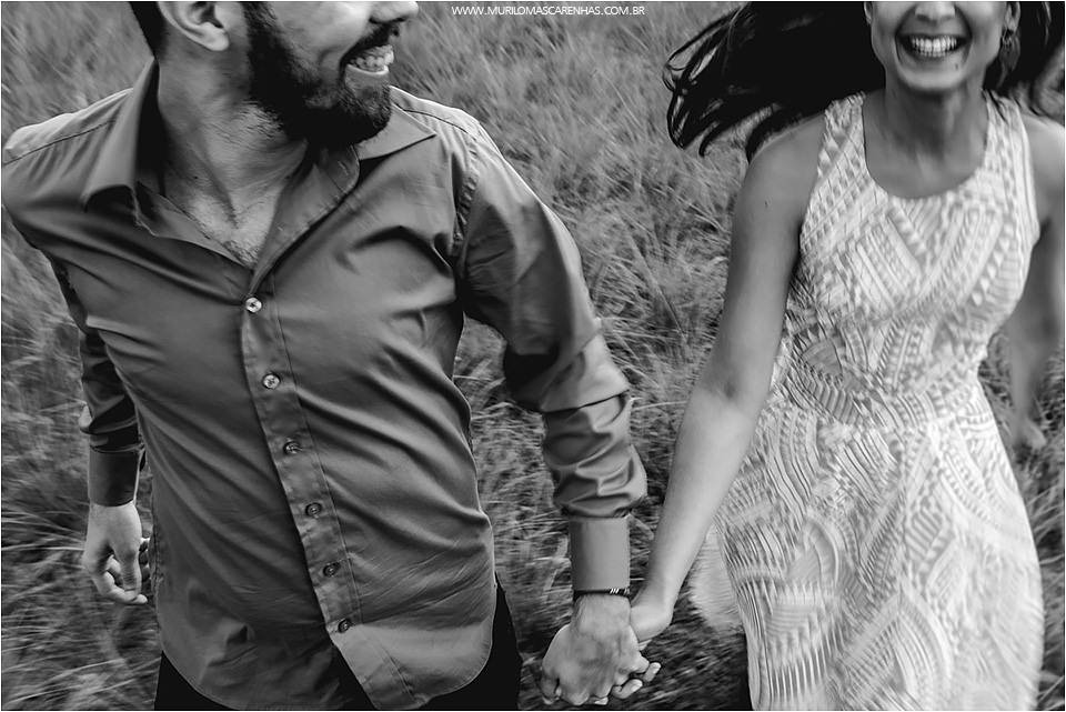 ensaio divertido casal de noivos em Feira de Santana, banca de revistas, rodoviária, biblioteca, UEFS (universidade), fotografado por Murilo Mascarenhas