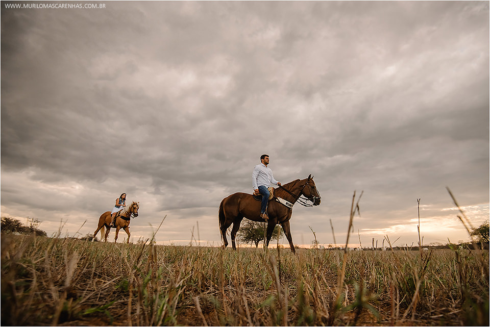 Ensaio Casal pre wedding book casamento cavalo rural divertido brunna e paulo feira de santana salvador bahia fotografado fotografo murilo mascarenhas rebeca rodrigues