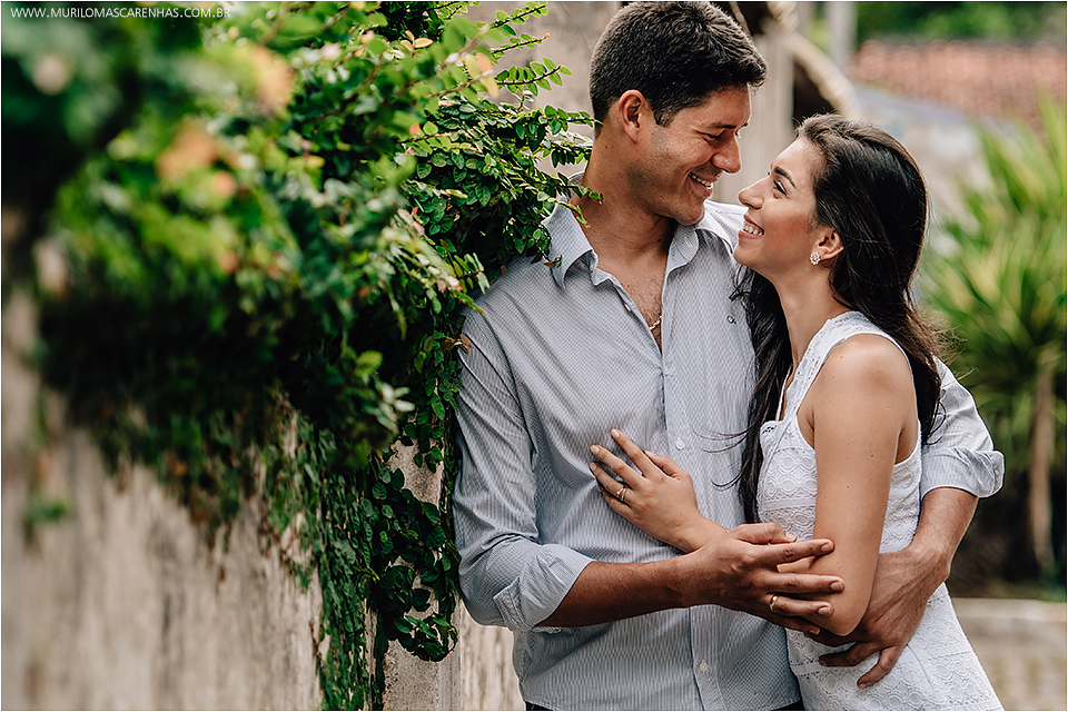 Ensaio fotografico de noivos em são gonçalo, bahia. Paisagem arquitetonica antiga. Noivo e noiva apaixonados, cristãos da igreja batista avenida Feira de Santana. Fotografado por Murilo Mascarenhas