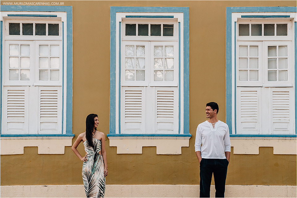 Ensaio fotografico de noivos em são gonçalo, bahia. Paisagem arquitetonica antiga. Noivo e noiva apaixonados, cristãos da igreja batista avenida Feira de Santana. Fotografado por Murilo Mascarenhas