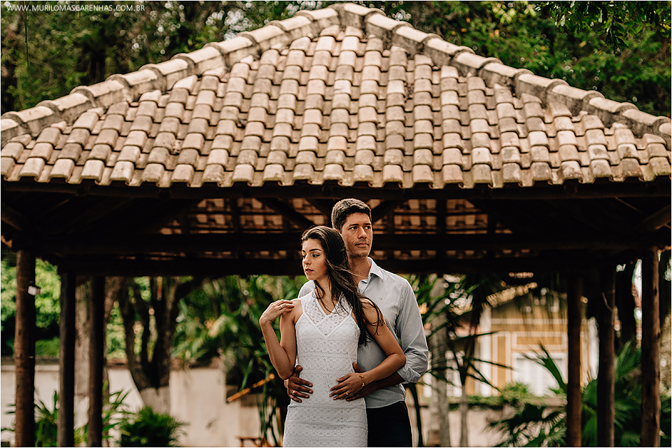 Ensaio fotografico de noivos em são gonçalo, bahia. Paisagem arquitetonica antiga. Noivo e noiva apaixonados, cristãos da igreja batista avenida Feira de Santana. Fotografado por Murilo Mascarenhas