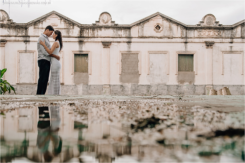 Ensaio fotografico de noivos em são gonçalo, bahia. Paisagem arquitetonica antiga. Noivo e noiva apaixonados, cristãos da igreja batista avenida Feira de Santana. Fotografado por Murilo Mascarenhas