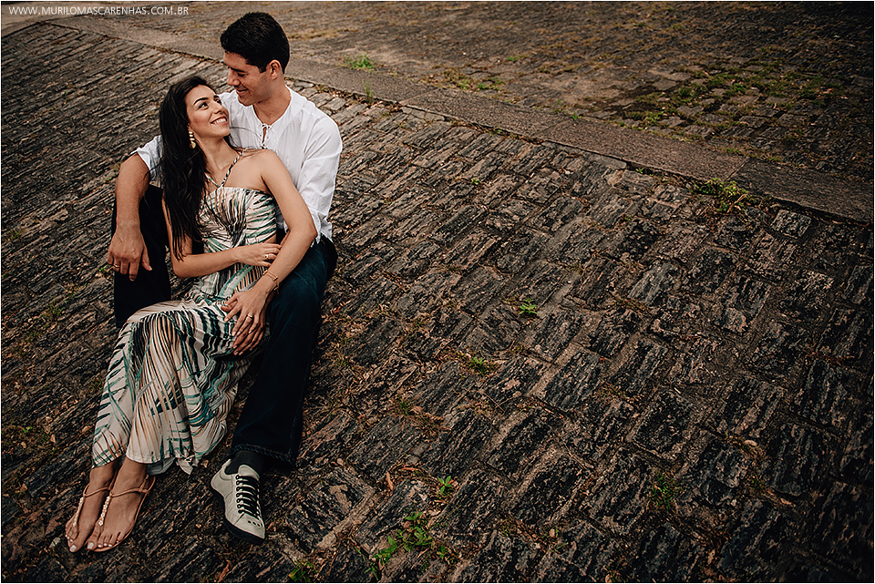 Ensaio fotografico de noivos em são gonçalo, bahia. Paisagem arquitetonica antiga. Noivo e noiva apaixonados, cristãos da igreja batista avenida Feira de Santana. Fotografado por Murilo Mascarenhas