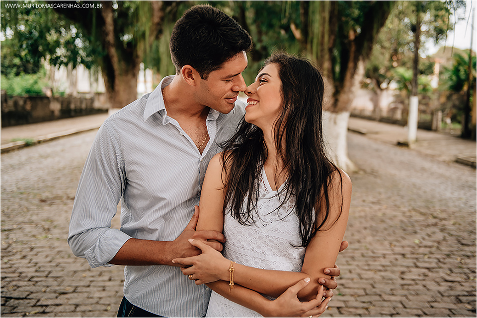 Ensaio fotografico de noivos em são gonçalo, bahia. Paisagem arquitetonica antiga. Noivo e noiva apaixonados, cristãos da igreja batista avenida Feira de Santana. Fotografado por Murilo Mascarenhas