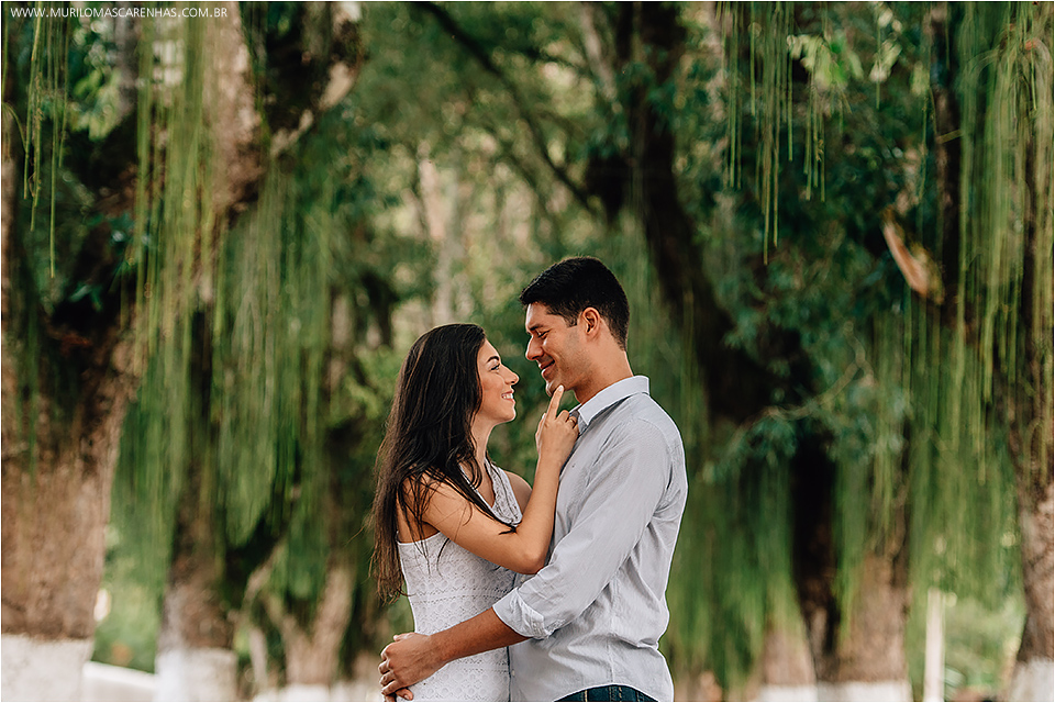 Ensaio fotografico de noivos em são gonçalo, bahia. Paisagem arquitetonica antiga. Noivo e noiva apaixonados, cristãos da igreja batista avenida Feira de Santana. Fotografado por Murilo Mascarenhas
