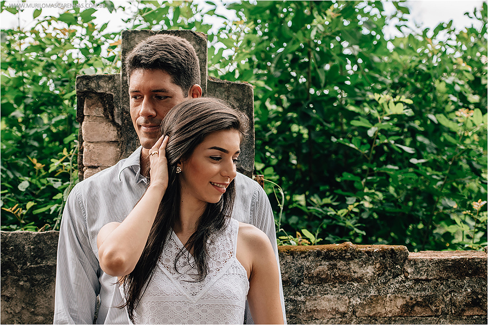 Ensaio fotografico de noivos em são gonçalo, bahia. Paisagem arquitetonica antiga. Noivo e noiva apaixonados, cristãos da igreja batista avenida Feira de Santana. Fotografado por Murilo Mascarenhas
