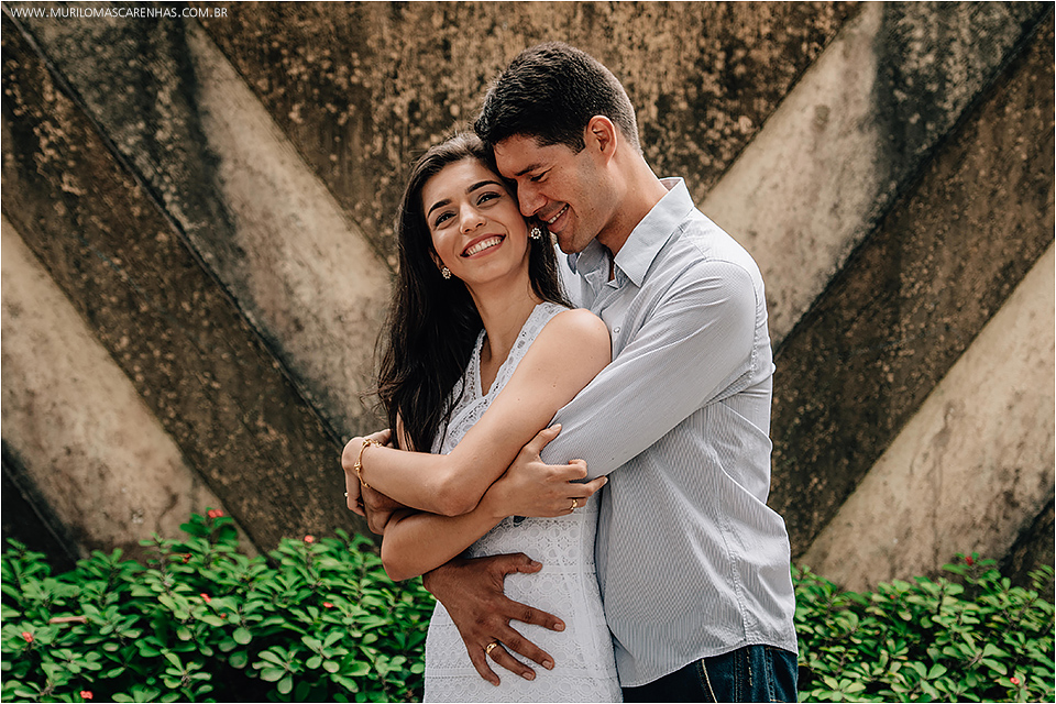 Ensaio fotografico de noivos em são gonçalo, bahia. Paisagem arquitetonica antiga. Noivo e noiva apaixonados, cristãos da igreja batista avenida Feira de Santana. Fotografado por Murilo Mascarenhas