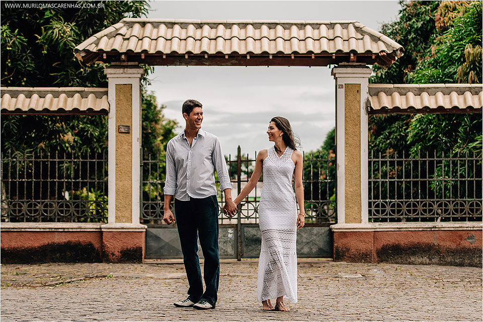 Ensaio fotografico de noivos em são gonçalo, bahia. Paisagem arquitetonica antiga. Noivo e noiva apaixonados, cristãos da igreja batista avenida Feira de Santana. Fotografado por Murilo Mascarenhas