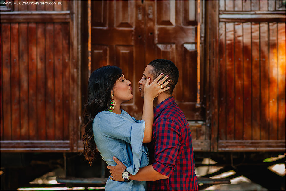 Ensaio de casal apaixonado, flamenguista, pre wedding, nas praias da linha verde, guarajuba, Bahia, fotografado por Murilo Mascarenhas de Feira de Santana.