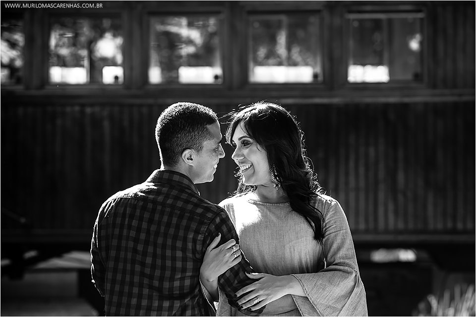 Ensaio de casal apaixonado, flamenguista, pre wedding, nas praias da linha verde, guarajuba, Bahia, fotografado por Murilo Mascarenhas de Feira de Santana.