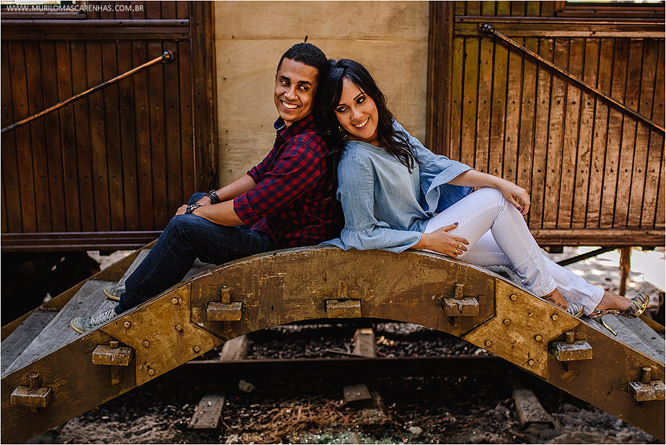 Ensaio de casal apaixonado, flamenguista, pre wedding, nas praias da linha verde, guarajuba, Bahia, fotografado por Murilo Mascarenhas de Feira de Santana.