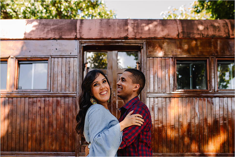 Ensaio de casal apaixonado, flamenguista, pre wedding, nas praias da linha verde, guarajuba, Bahia, fotografado por Murilo Mascarenhas de Feira de Santana.