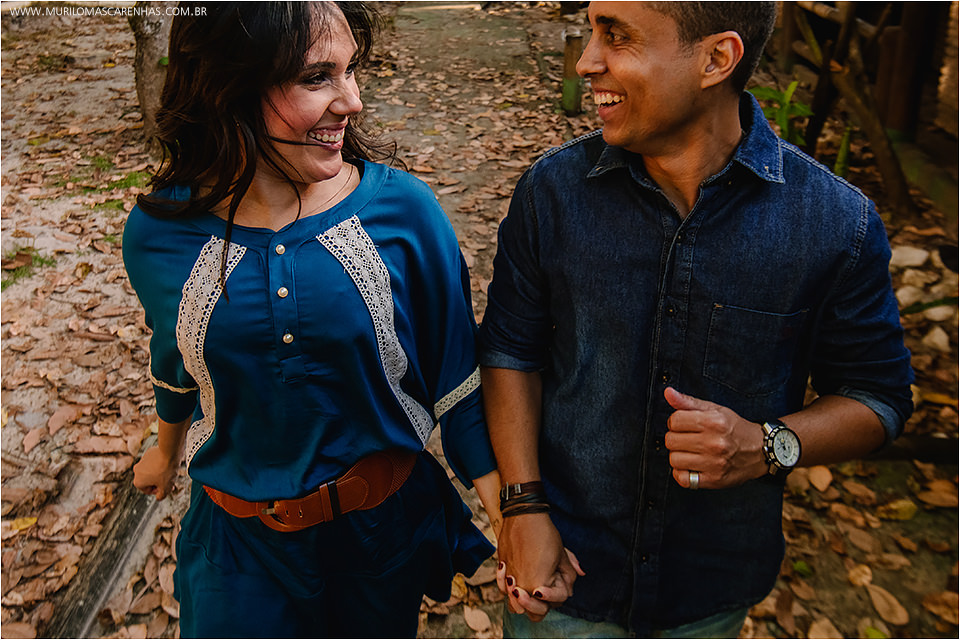 Ensaio de casal apaixonado, flamenguista, pre wedding, nas praias da linha verde, guarajuba, Bahia, fotografado por Murilo Mascarenhas de Feira de Santana.