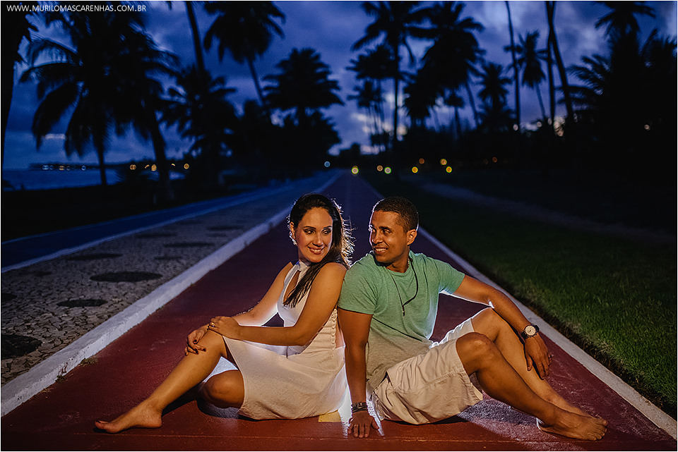 Ensaio de casal apaixonado, flamenguista, pre wedding, nas praias da linha verde, guarajuba, Bahia, fotografado por Murilo Mascarenhas de Feira de Santana.