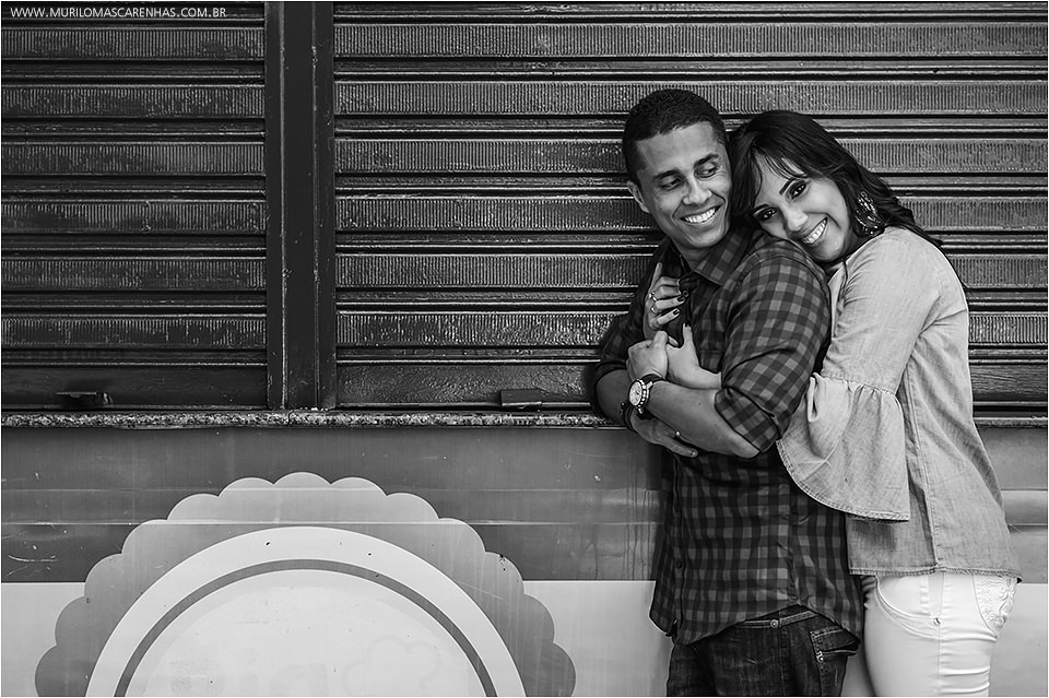 Ensaio de casal apaixonado, flamenguista, pre wedding, nas praias da linha verde, guarajuba, Bahia, fotografado por Murilo Mascarenhas de Feira de Santana.