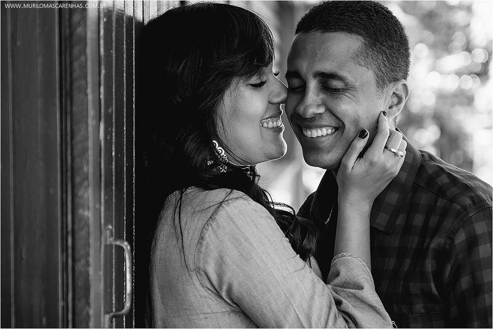 Ensaio de casal apaixonado, flamenguista, pre wedding, nas praias da linha verde, guarajuba, Bahia, fotografado por Murilo Mascarenhas de Feira de Santana.
