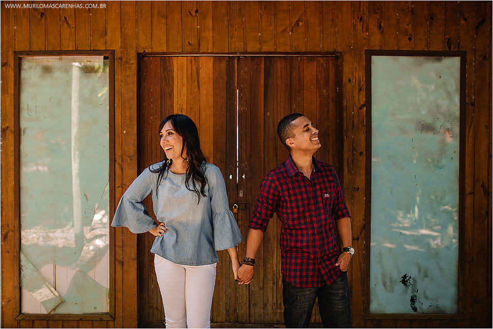 Ensaio de casal apaixonado, flamenguista, pre wedding, nas praias da linha verde, guarajuba, Bahia, fotografado por Murilo Mascarenhas de Feira de Santana.