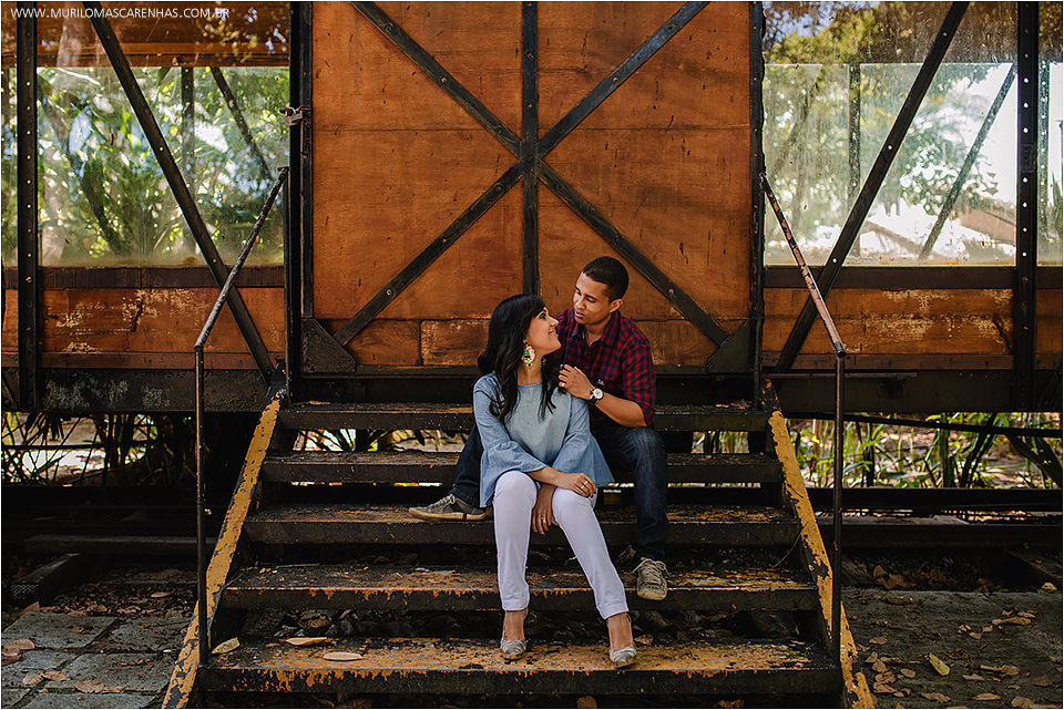 Ensaio de casal apaixonado, flamenguista, pre wedding, nas praias da linha verde, guarajuba, Bahia, fotografado por Murilo Mascarenhas de Feira de Santana.