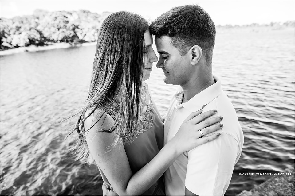 foto de casal no ensaio na praia do forte bahia salvador
