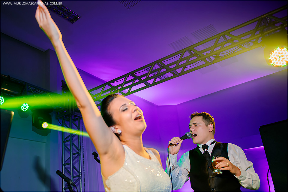 Casamento em Feira de Santana, Bahia. Noiva clássica e noivo curtidor. A cerimônia aconteceu na Igreja Senhor dos Passos e a Festa no Cristallo ao som de Galeguinho SPA e Rodrigo Cigano.