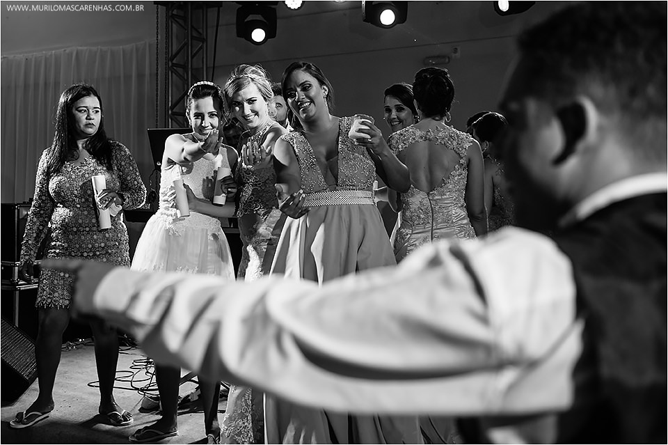 Casamento em Feira de Santana, Bahia. Noiva clássica e noivo curtidor. A cerimônia aconteceu na Igreja Senhor dos Passos e a Festa no Cristallo ao som de Galeguinho SPA e Rodrigo Cigano.
