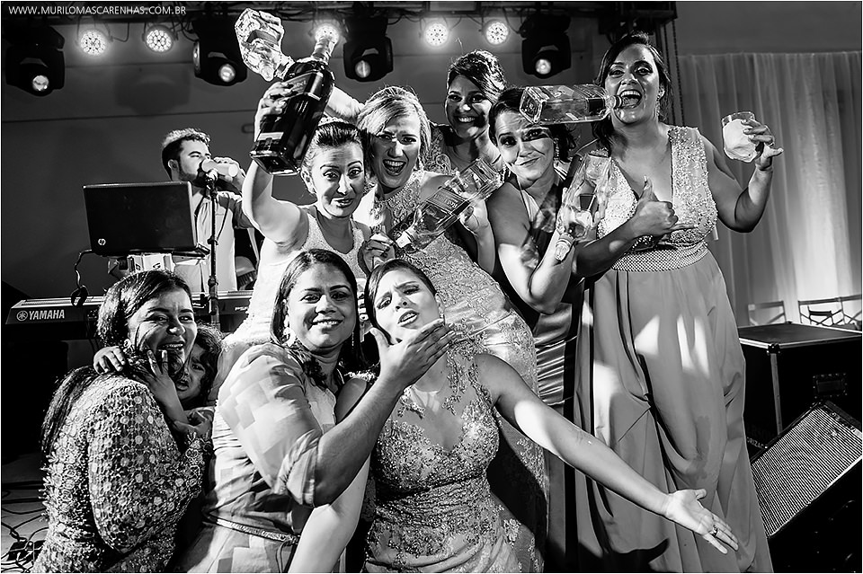 Casamento em Feira de Santana, Bahia. Noiva clássica e noivo curtidor. A cerimônia aconteceu na Igreja Senhor dos Passos e a Festa no Cristallo ao som de Galeguinho SPA e Rodrigo Cigano.