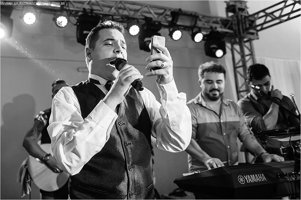 Casamento em Feira de Santana, Bahia. Noiva clássica e noivo curtidor. A cerimônia aconteceu na Igreja Senhor dos Passos e a Festa no Cristallo ao som de Galeguinho SPA e Rodrigo Cigano.