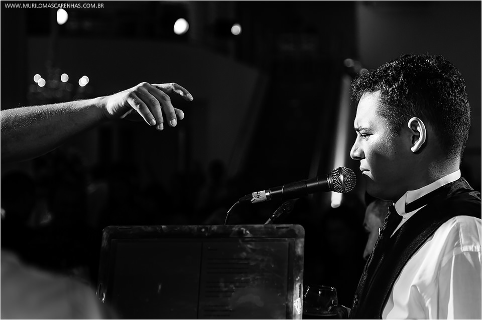 Casamento em Feira de Santana, Bahia. Noiva clássica e noivo curtidor. A cerimônia aconteceu na Igreja Senhor dos Passos e a Festa no Cristallo ao som de Galeguinho SPA e Rodrigo Cigano.