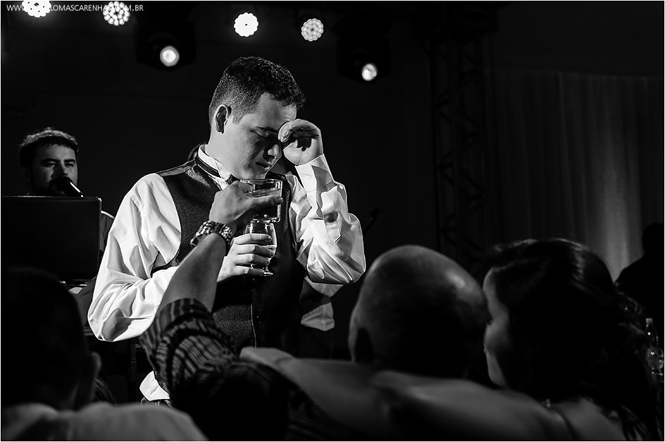 Casamento em Feira de Santana, Bahia. Noiva clássica e noivo curtidor. A cerimônia aconteceu na Igreja Senhor dos Passos e a Festa no Cristallo ao som de Galeguinho SPA e Rodrigo Cigano.