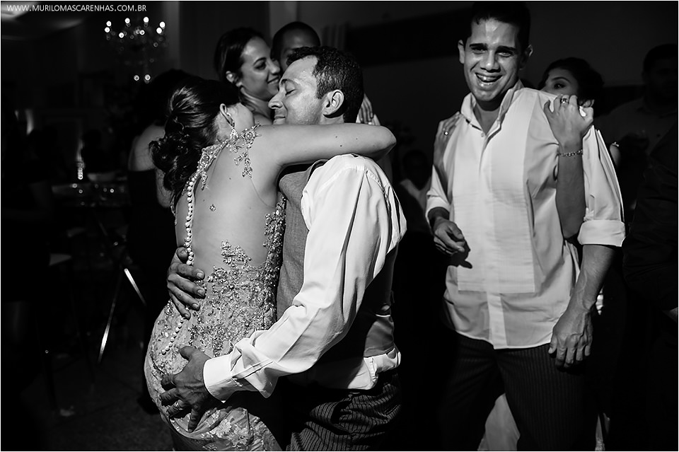 Casamento em Feira de Santana, Bahia. Noiva clássica e noivo curtidor. A cerimônia aconteceu na Igreja Senhor dos Passos e a Festa no Cristallo ao som de Galeguinho SPA e Rodrigo Cigano.