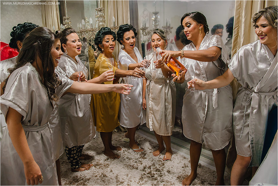 Casamento em Feira de Santana, Bahia. Noiva clássica e noivo curtidor. A cerimônia aconteceu na Igreja Senhor dos Passos e a Festa no Cristallo ao som de Galeguinho SPA e Rodrigo Cigano.