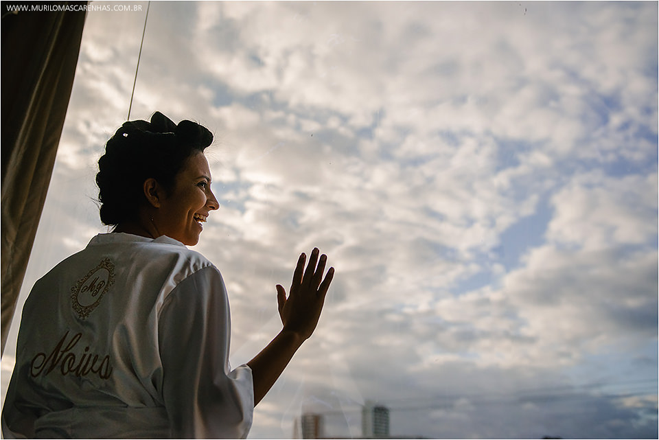 Casamento em Feira de Santana, Bahia. Noiva clássica e noivo curtidor. A cerimônia aconteceu na Igreja Senhor dos Passos e a Festa no Cristallo ao som de Galeguinho SPA e Rodrigo Cigano.