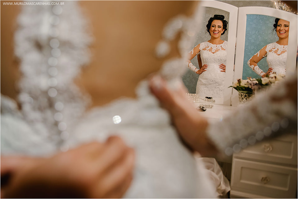 Casamento em Feira de Santana, Bahia. Noiva clássica e noivo curtidor. A cerimônia aconteceu na Igreja Senhor dos Passos e a Festa no Cristallo ao som de Galeguinho SPA e Rodrigo Cigano.