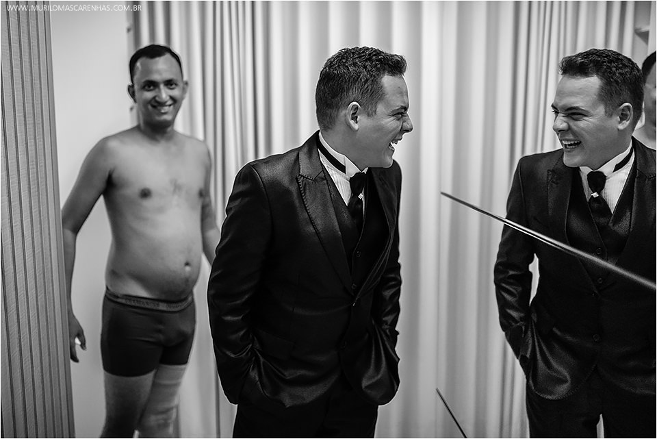 Casamento em Feira de Santana, Bahia. Noiva clássica e noivo curtidor. A cerimônia aconteceu na Igreja Senhor dos Passos e a Festa no Cristallo ao som de Galeguinho SPA e Rodrigo Cigano.