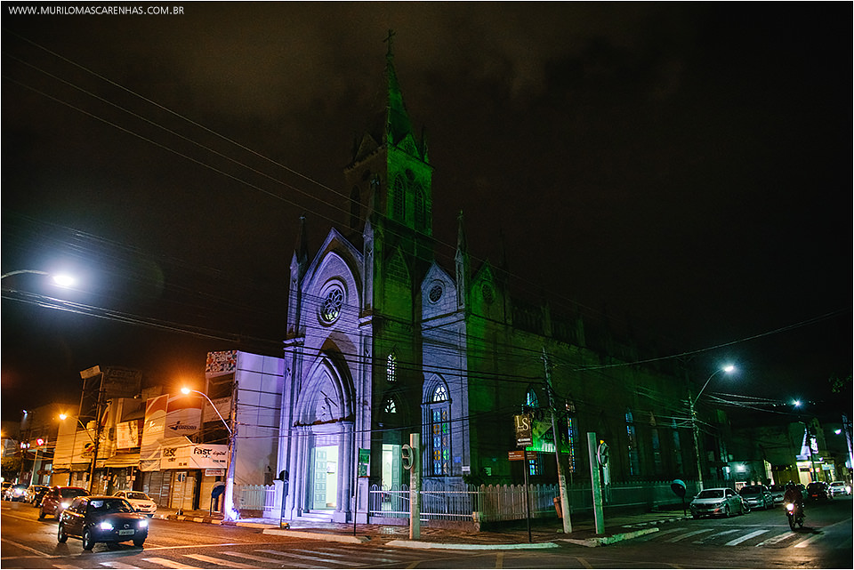 Casamento em Feira de Santana, Bahia. Noiva clássica e noivo curtidor. A cerimônia aconteceu na Igreja Senhor dos Passos e a Festa no Cristallo ao som de Galeguinho SPA e Rodrigo Cigano.