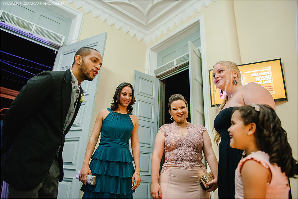 Casamento em Feira de Santana, Bahia. Noiva clássica e noivo curtidor. A cerimônia aconteceu na Igreja Senhor dos Passos e a Festa no Cristallo ao som de Galeguinho SPA e Rodrigo Cigano.