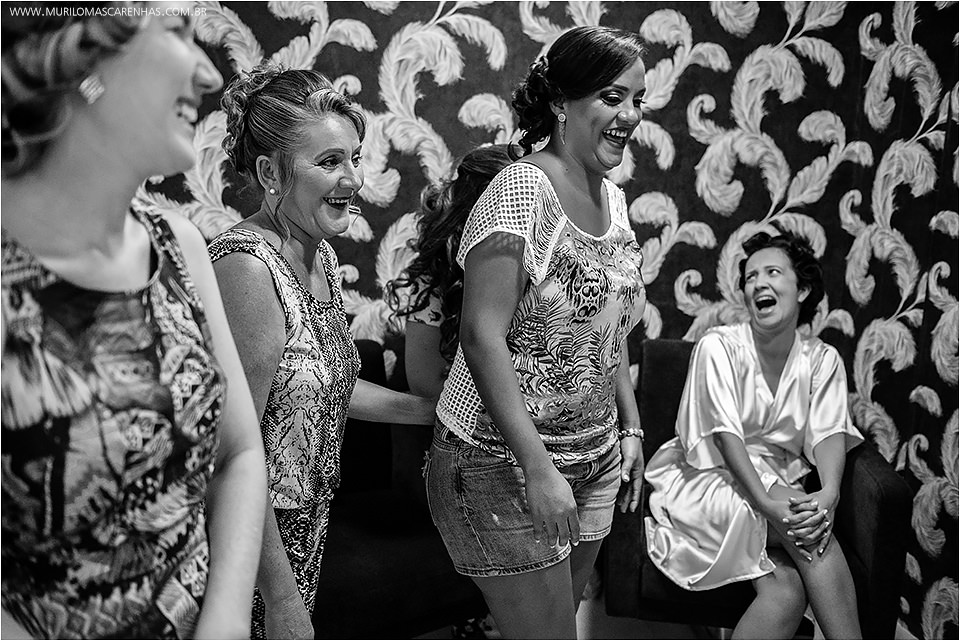 Casamento em Feira de Santana, Bahia. Noiva clássica e noivo curtidor. A cerimônia aconteceu na Igreja Senhor dos Passos e a Festa no Cristallo ao som de Galeguinho SPA e Rodrigo Cigano.