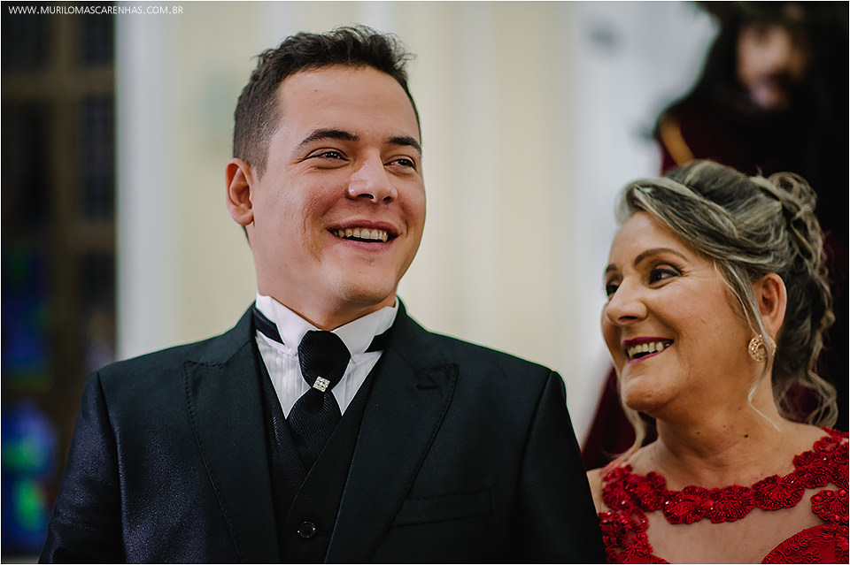 Casamento em Feira de Santana, Bahia. Noiva clássica e noivo curtidor. A cerimônia aconteceu na Igreja Senhor dos Passos e a Festa no Cristallo ao som de Galeguinho SPA e Rodrigo Cigano.