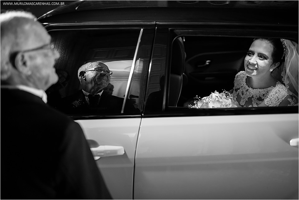 Casamento em Feira de Santana, Bahia. Noiva clássica e noivo curtidor. A cerimônia aconteceu na Igreja Senhor dos Passos e a Festa no Cristallo ao som de Galeguinho SPA e Rodrigo Cigano.