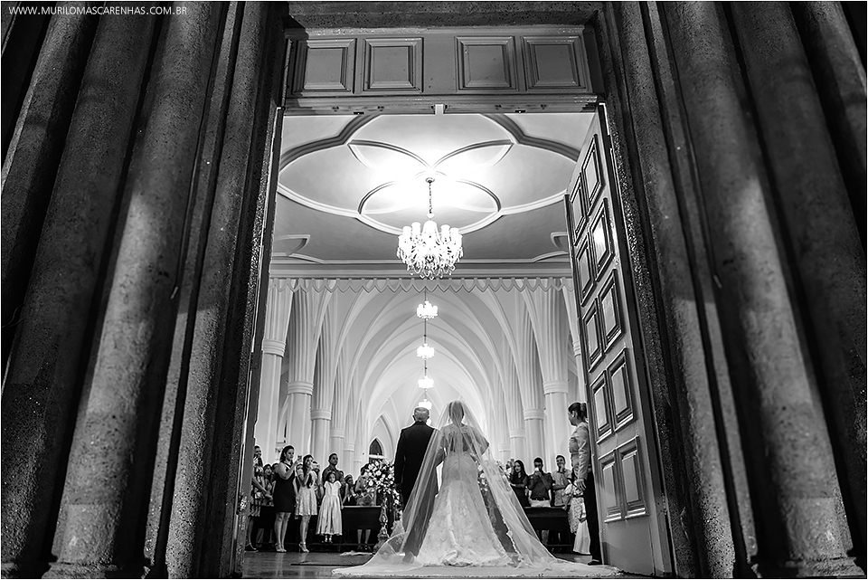 Casamento em Feira de Santana, Bahia. Noiva clássica e noivo curtidor. A cerimônia aconteceu na Igreja Senhor dos Passos e a Festa no Cristallo ao som de Galeguinho SPA e Rodrigo Cigano.