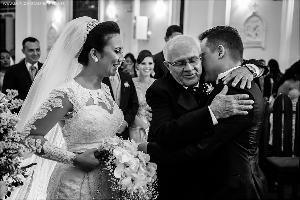 Casamento em Feira de Santana, Bahia. Noiva clássica e noivo curtidor. A cerimônia aconteceu na Igreja Senhor dos Passos e a Festa no Cristallo ao som de Galeguinho SPA e Rodrigo Cigano.