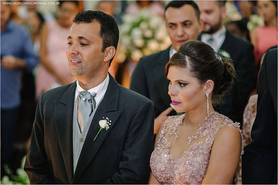 Casamento em Feira de Santana, Bahia. Noiva clássica e noivo curtidor. A cerimônia aconteceu na Igreja Senhor dos Passos e a Festa no Cristallo ao som de Galeguinho SPA e Rodrigo Cigano.
