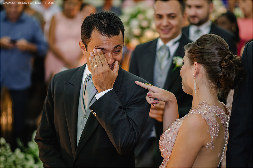 Casamento em Feira de Santana, Bahia. Noiva clássica e noivo curtidor. A cerimônia aconteceu na Igreja Senhor dos Passos e a Festa no Cristallo ao som de Galeguinho SPA e Rodrigo Cigano.