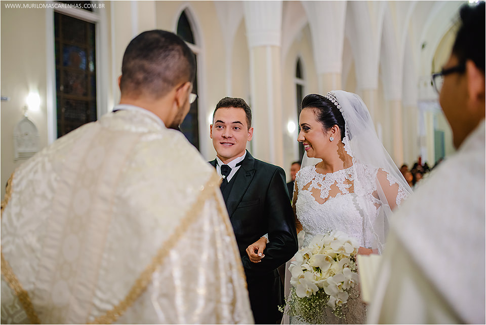 Casamento em Feira de Santana, Bahia. Noiva clássica e noivo curtidor. A cerimônia aconteceu na Igreja Senhor dos Passos e a Festa no Cristallo ao som de Galeguinho SPA e Rodrigo Cigano.
