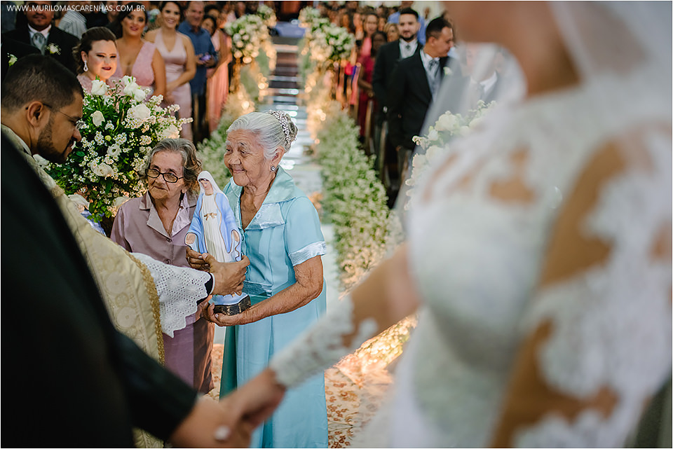 Casamento em Feira de Santana, Bahia. Noiva clássica e noivo curtidor. A cerimônia aconteceu na Igreja Senhor dos Passos e a Festa no Cristallo ao som de Galeguinho SPA e Rodrigo Cigano.