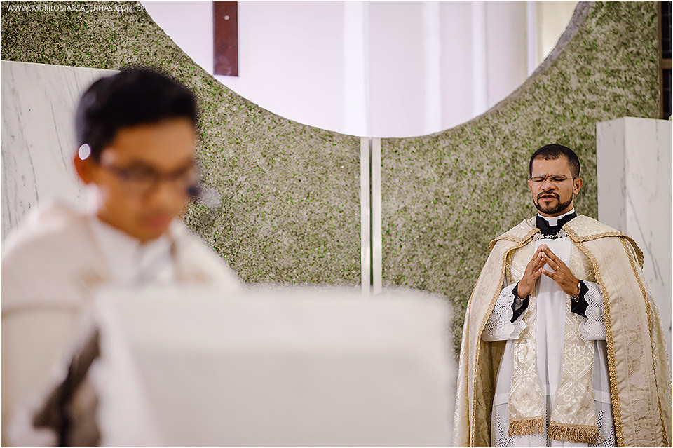 Casamento em Feira de Santana, Bahia. Noiva clássica e noivo curtidor. A cerimônia aconteceu na Igreja Senhor dos Passos e a Festa no Cristallo ao som de Galeguinho SPA e Rodrigo Cigano.