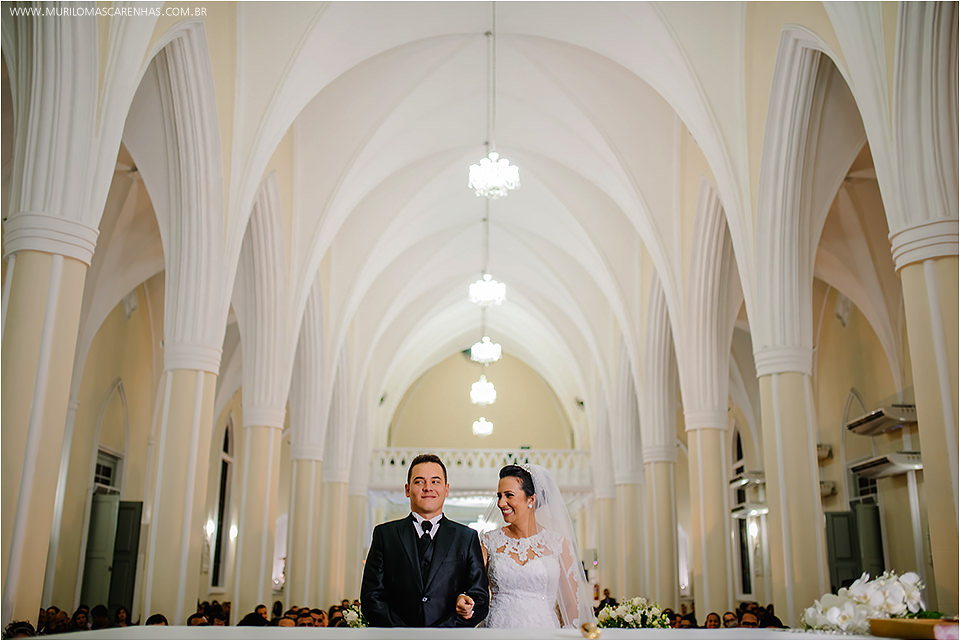 Casamento em Feira de Santana, Bahia. Noiva clássica e noivo curtidor. A cerimônia aconteceu na Igreja Senhor dos Passos e a Festa no Cristallo ao som de Galeguinho SPA e Rodrigo Cigano.