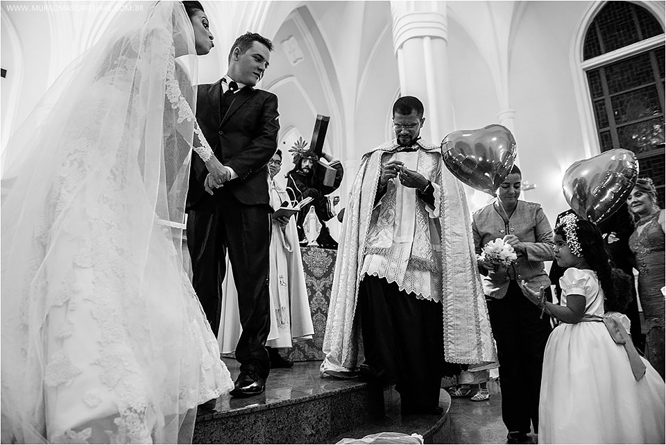 Casamento em Feira de Santana, Bahia. Noiva clássica e noivo curtidor. A cerimônia aconteceu na Igreja Senhor dos Passos e a Festa no Cristallo ao som de Galeguinho SPA e Rodrigo Cigano.