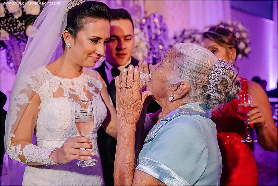 Casamento em Feira de Santana, Bahia. Noiva clássica e noivo curtidor. A cerimônia aconteceu na Igreja Senhor dos Passos e a Festa no Cristallo ao som de Galeguinho SPA e Rodrigo Cigano.