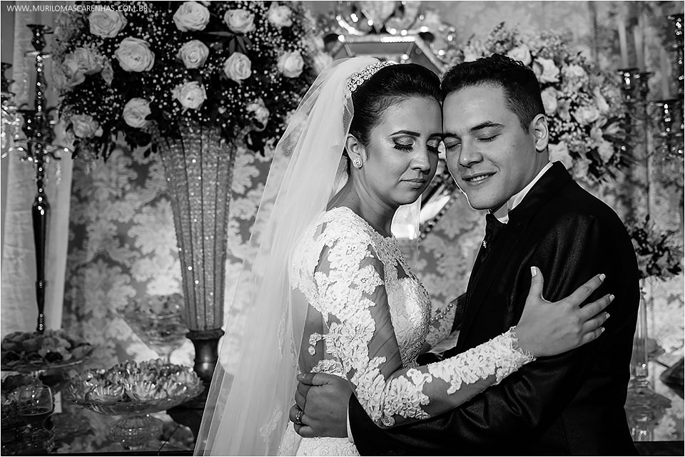 Casamento em Feira de Santana, Bahia. Noiva clássica e noivo curtidor. A cerimônia aconteceu na Igreja Senhor dos Passos e a Festa no Cristallo ao som de Galeguinho SPA e Rodrigo Cigano.